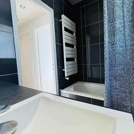 شقة 5-room In The Heart Of The Center *