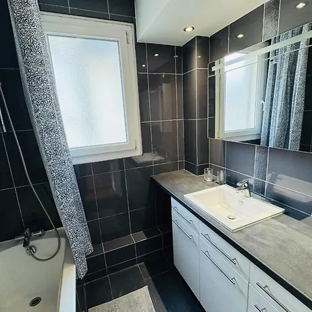 Апартаменты 5-room In The Heart Of The Center Кан
