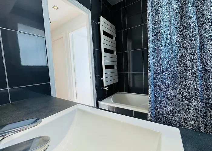 Appartement 5-room In The Heart Of The Center *